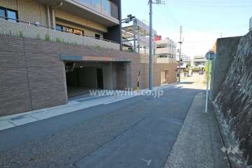 敷地内駐車場（屋内平面式）への出入口