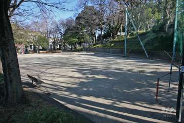 敷地北側は『尼ヶ坂公園』に面しています。