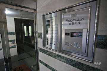 オートロックと案内板