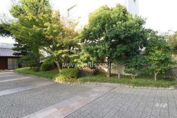 エントランスアプローチ（見附の庭）