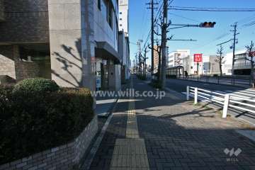 敷地北側は出来町通に面しています。