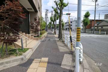 敷地南西側の前面道路（北西側から
