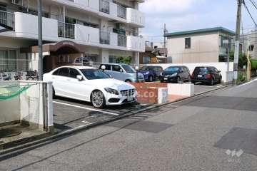 敷地内南側駐車場（屋外平面式）