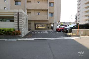 駐車場出入り口