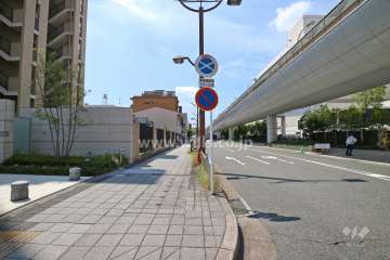 敷地北側の前面道路（東側から）