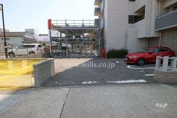 駐車場出入り口
