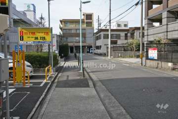 敷地南側の前面道路(東側から)