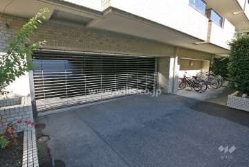 駐車場出入り口(リングシャッター付き）
