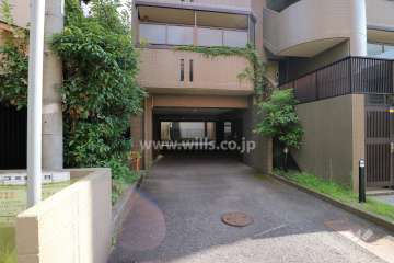 駐車場出入り口