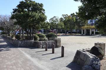 敷地南側の森前公園