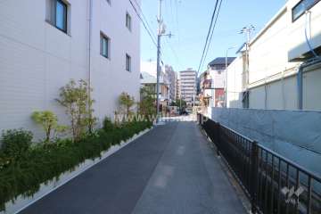 敷地東側の前面道路