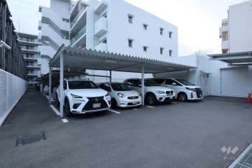 敷地内駐車場（屋外平面式・ルーフ付き）