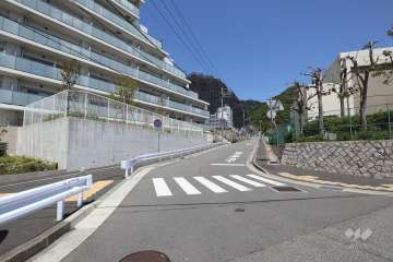 敷地東側の前面道路