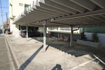 敷地内駐車場（屋外平面式　※屋根付き）