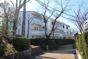 八事本町団地２号棟の外観（北東側から）