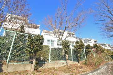 八事元町団地３号棟の外観（南側から）