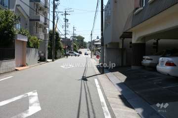 敷地北東側の前面道路