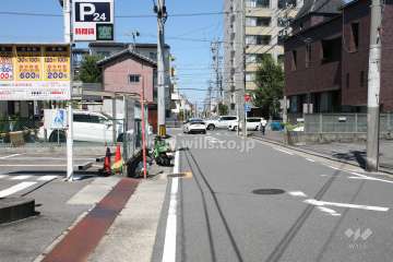 敷地北東側の前面道路