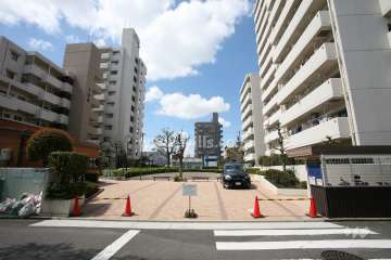 敷地中央にある広場