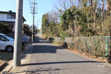 敷地南側の前面道路
