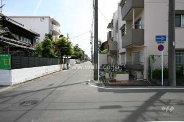 敷地北側の前面道路