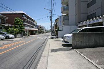 敷地北側の前面道路