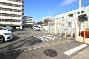 駐車場出入り