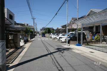 敷地南側の前面道路