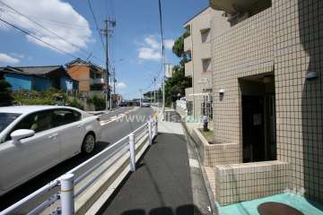 敷地南側の前面道路