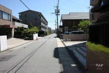 敷地北側の前面道路