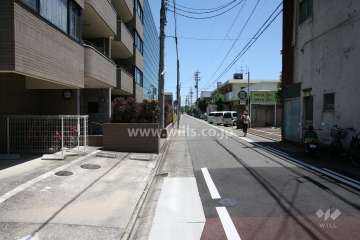 敷地南側の前面道路