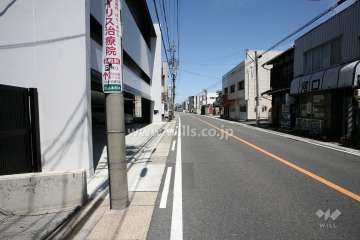 敷地北側の前面道路(飯田街道)