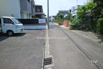 北側前面道路（東側から）
