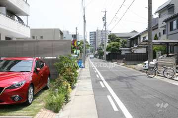 敷地南側の前面道路