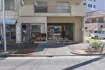 駐車場出入り口