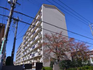 ブロド高槻の外観(南東側から)