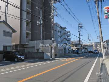 敷地北側の前面道路