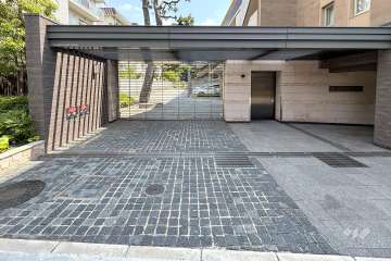 駐車場の出入口