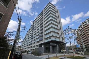 レ・ジェイド高槻古曽部町の外観（南東側から）
