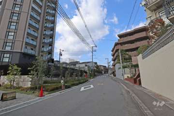 敷地東側の前面道路