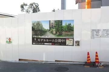 グラン レ・ジェイド高槻天神の看板　※平成30年12月現在工事中