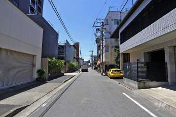 敷地北側の前面道路（東側から）