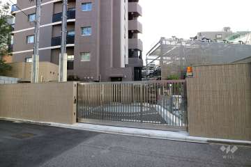 駐車場出入り口