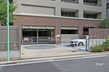 駐車場出入り口