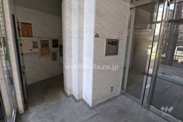 エントランスはオートロック付きです。