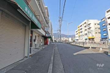 敷地東側の前面道路