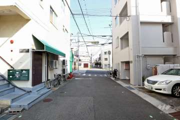 敷地南側の前面道路