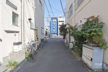 敷地北側の前面道路