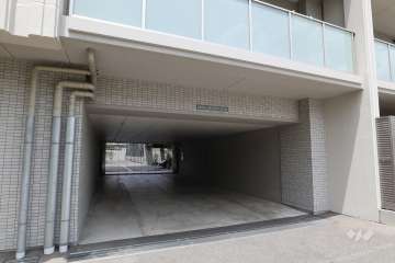 駐車場の出入口(南側)