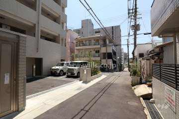 敷地北側の前面道路（東側から）